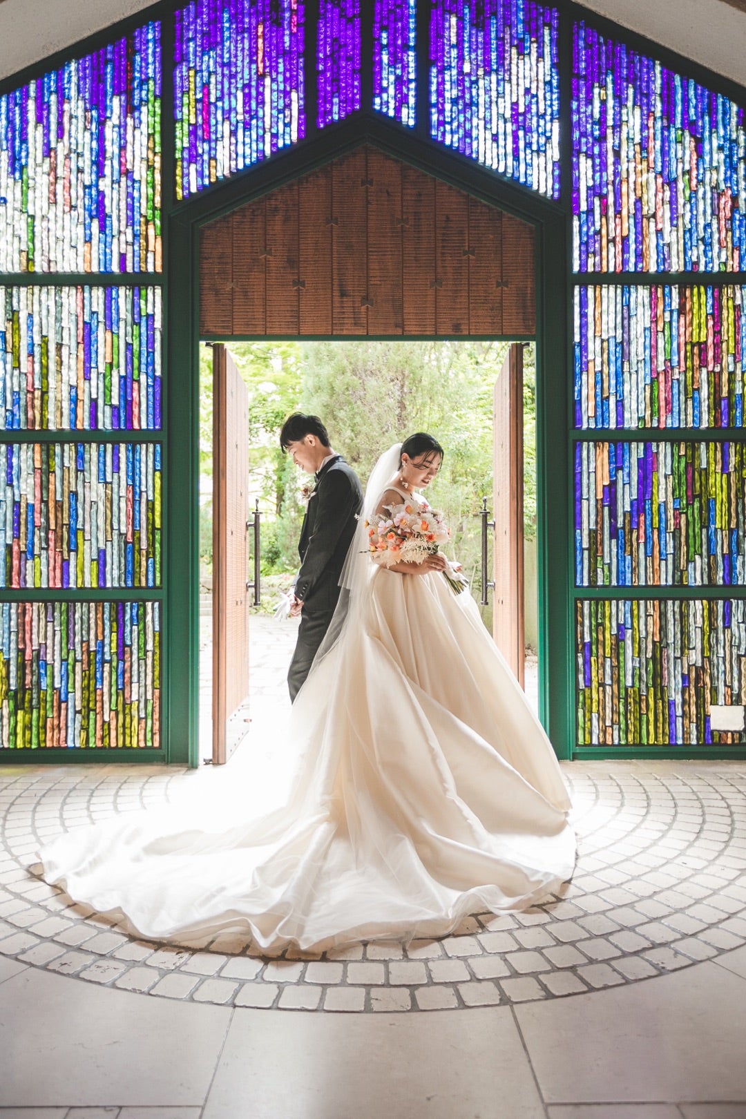 ←テーマ別スタジオ特集を紹介中🕊️ チャペルでウエディングフォトが撮れるスタジオ 大阪5選他エリアをご希望の方はお気軽にDMやコメントで教えてください♪こんにちは！結婚前撮り•フォトウエディングのお役立ち情報をお届けしているフォトレイト編集部です