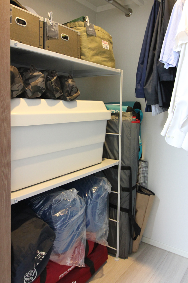 玄関横の土間収納でキャンプ用品をスッキリ