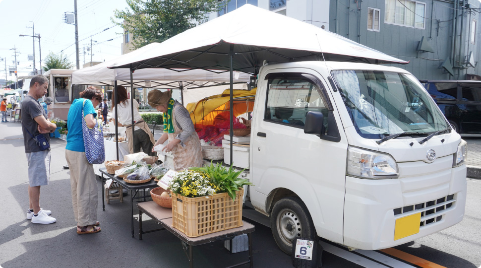 軽トラがつなぐ家族のきずな―愛知県新城市「しんしろ軽トラ市 のんほいルロット」わたしが軽自動車を選ぶ理由。軽 自動車理解促進キャンペーン「日本の原動力、軽自動車。」一般社団法人