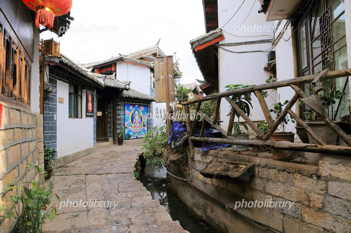 麗江 旧市街の夕景 25641000102 の写真・イラスト素材アマナイメージズ