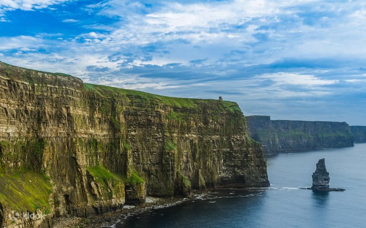 強風のモハーの断崖アイルランドを訪ねてどこかに行きたい