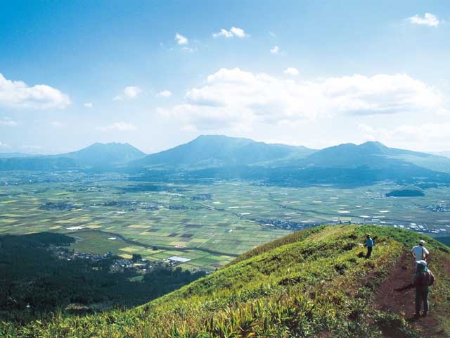阿蘇スカイライン展望所 ”絶景駐車場”で夜景と雲海と！大観峰行くならここも行かなきゃ損！あそびなっせ