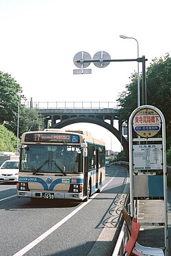 横浜市営バス「鶴見駅西口」バス停留所 ホームメイト