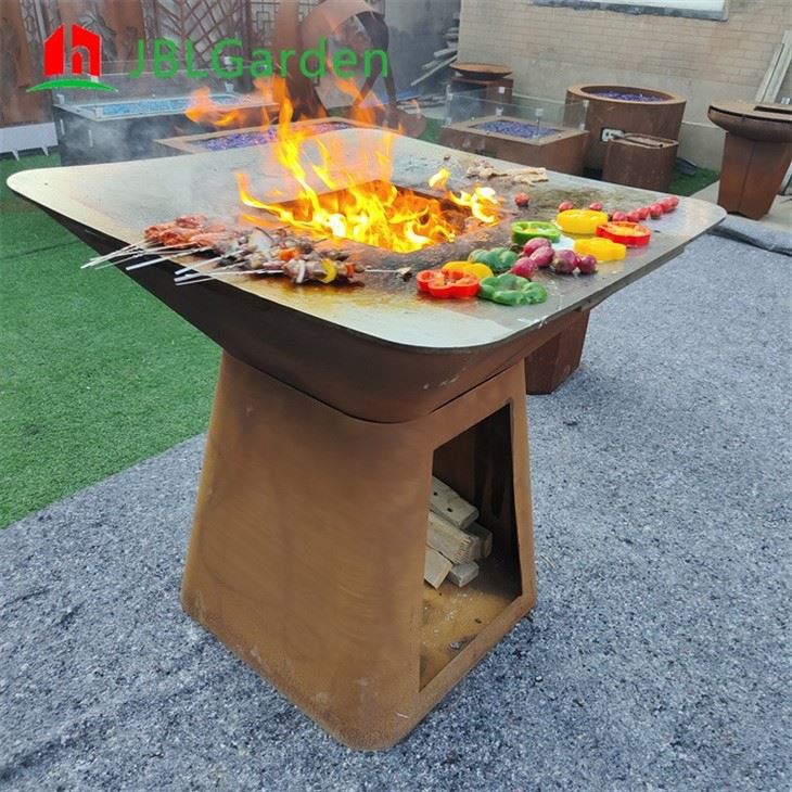 屋外中庭バーベキューテーブルと椅子の組み合わせヨーロッパの屋外ガーデンレジャーカーボンバーベキューテーブルラック家庭用バーベキューAlibaba.com
