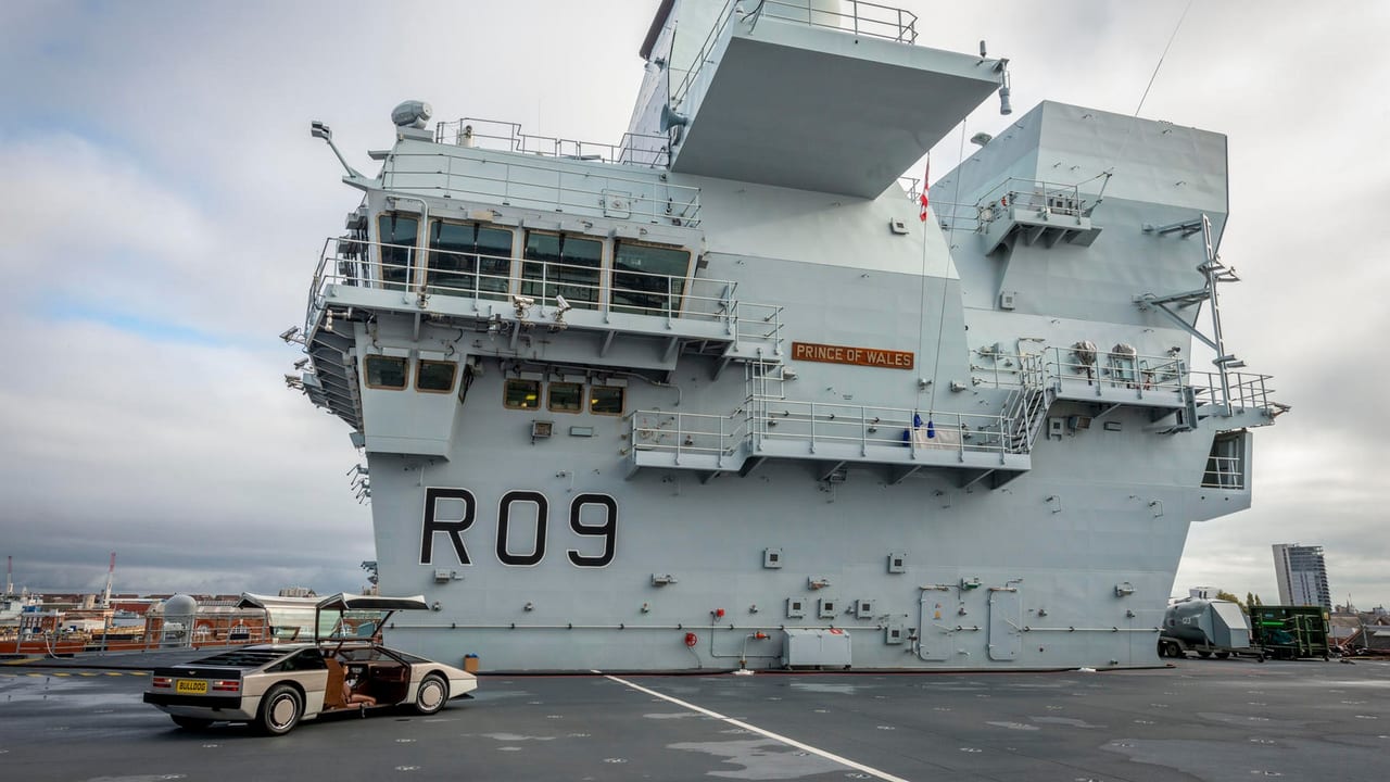 まるでＳＦ映画、「デロリアン似」 ポルシェより速く、ドアは防弾 米テスラ初のピックアップ：時事ドットコム