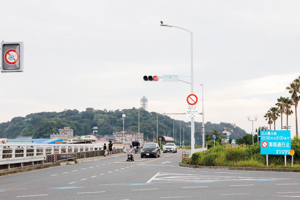 江の島大橋、28年ぶり夜間閉門へ 車やバイクの騒音への苦情相次ぎ神奈川県 ：朝日新聞