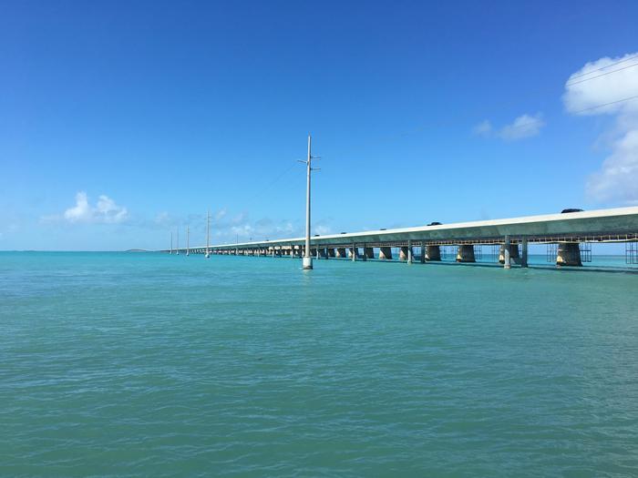 アメリカ最南端の街、キー・ウェストへ美しい青い海の上を走る一本道「セブンマイル・ブリッジ」とは？ - GOTRIP