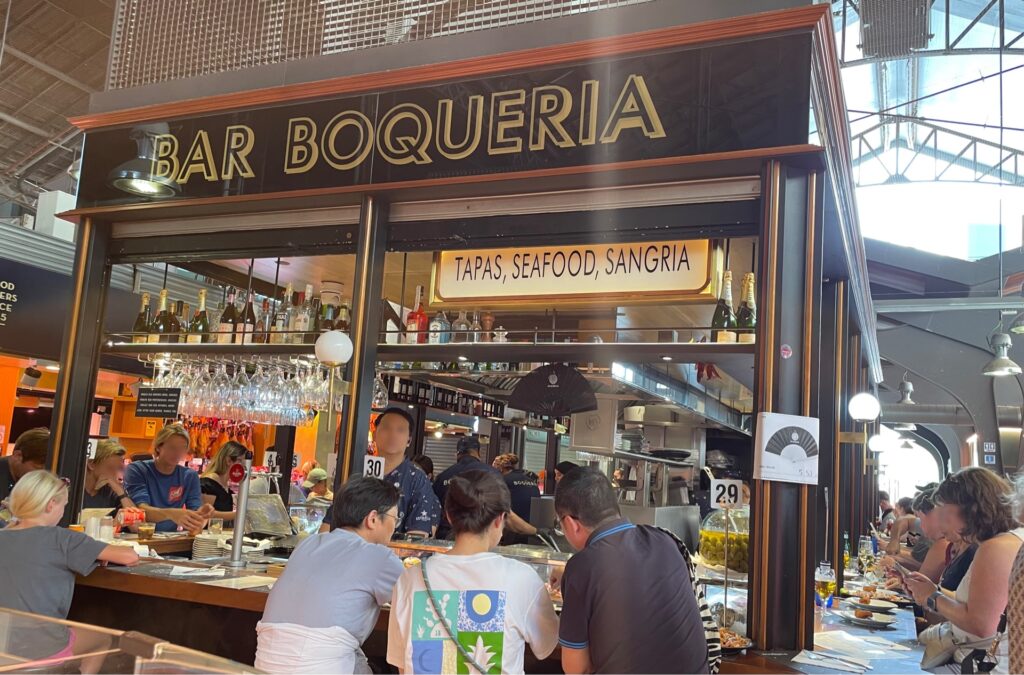 バルセロナ旧市街 半日ツアー ボケリア市場見学＆サグラダ・ファミリアのフォトストップ付き＜混載