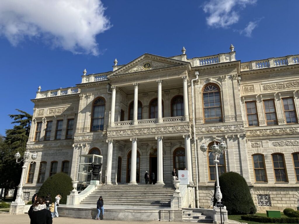 イスタンブールドルマバフチェ宮殿半日ツアー 2025