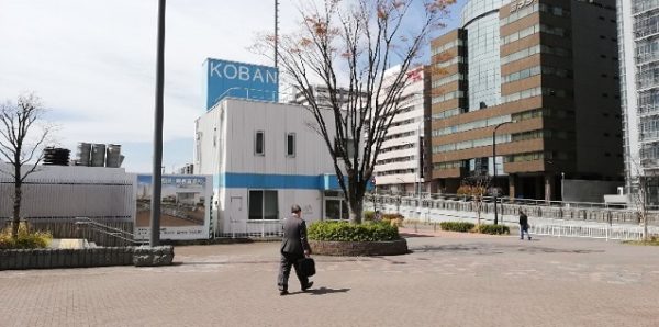 横浜駅西口 駅前広場の新通路、新エスカレーター開通！馬の背解消通路にも変化はまこれ横浜