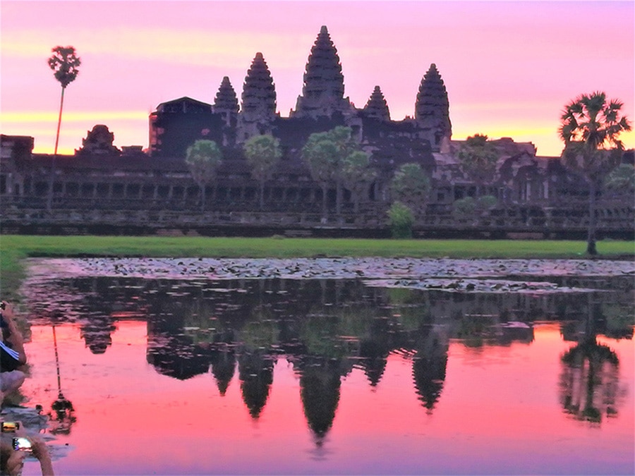 一生に一度は行きたい！カンボジアの世界遺産アンコール・ワットとプノンバケン寺院の絶景トリドリ