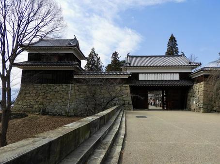 紅葉の上田城 26121035479 の写真・イラスト素材アマナイメージズ