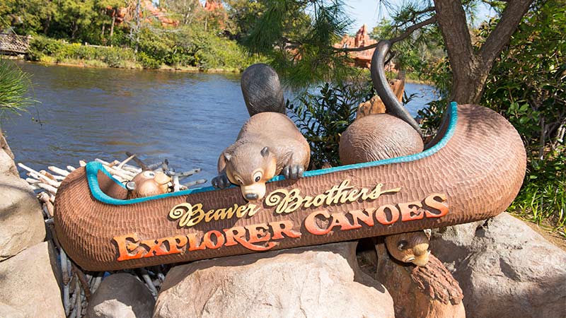 ディズニーランド アトラクション「ビーバーブラザーズのカヌー探検」 - YouTube