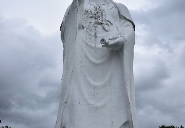 巨大な観音様が守ってくれている？ - 仙台市、仙台ヒルズホテルの写真 - トリップアドバイザ
