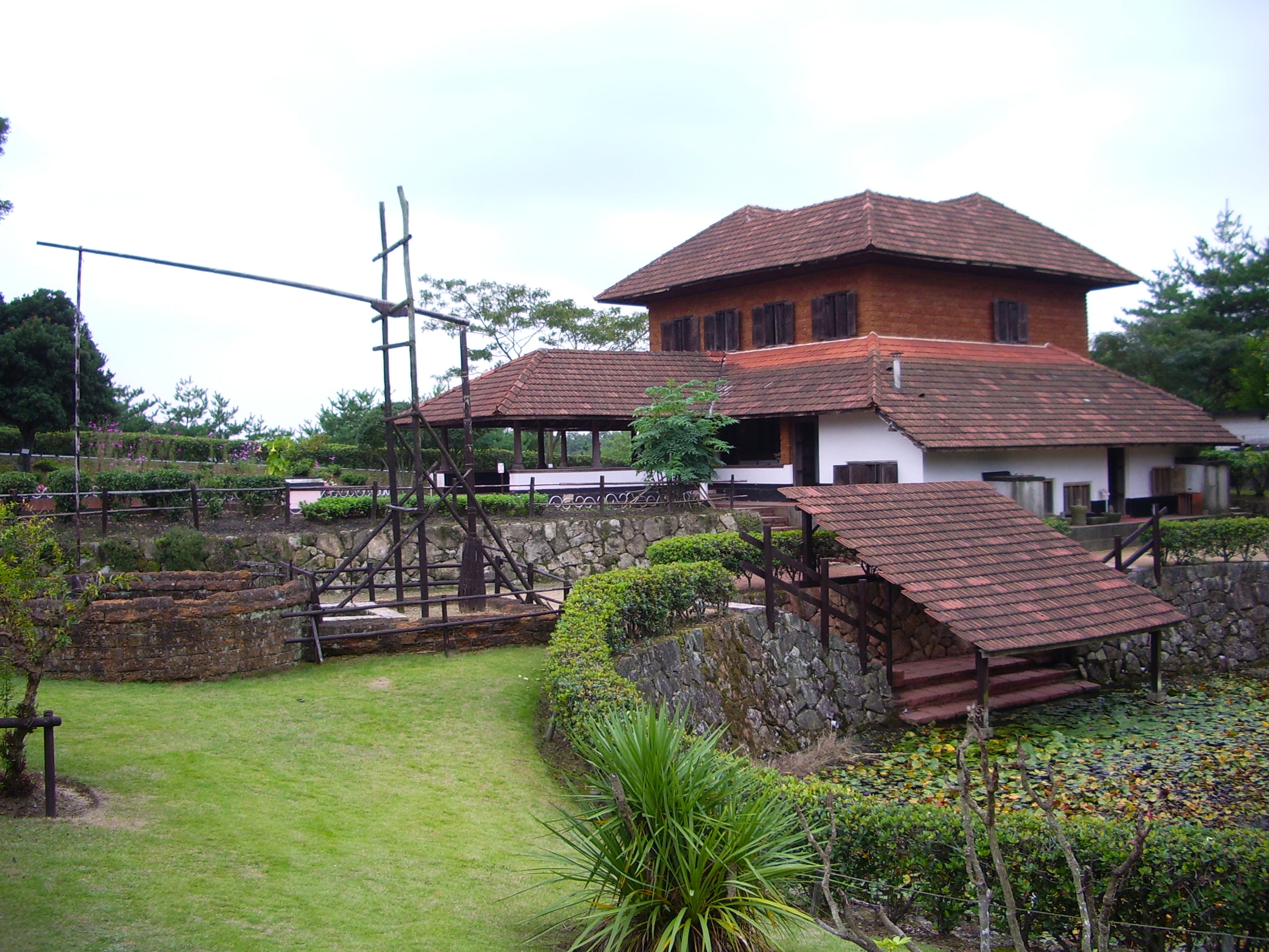 リトルワールド世界一周 6ヶ国目はインドネシア🇮🇩のバリ島 バリ島の貴族・僧侶階級の屋敷野外民族博物館リトルワールドリトルワールドで世界一周インドネシアバリ島プライバシー丸出しアリバイトリック