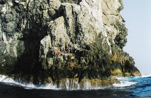 氷川丸」 嬬婦岩を通過Cruisemans