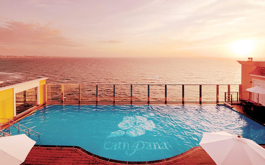 那覇で屋上にプールがあるホテル・ヒューイットリゾート那覇のプールここがすごい