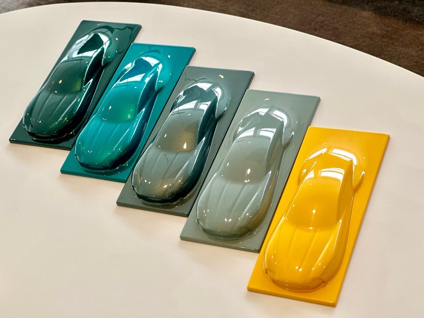 レーシンググリーンがボディカラーに採用！納車仕立ての一台がカババに出品中！ 本体価格2600万円 F1メディカルカーにも採用レーシンググリーン