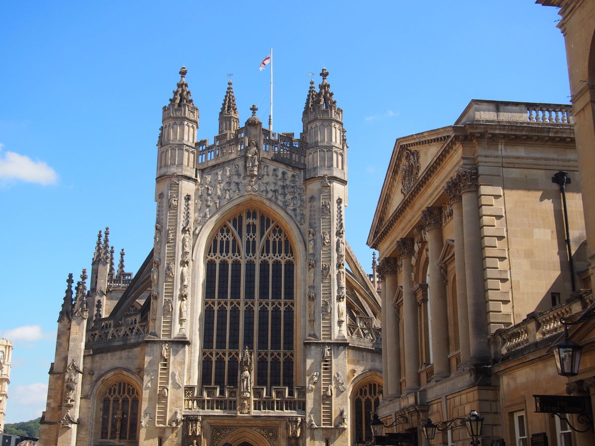 世界遺産巡り 10 イギリス唯一の天然温泉が湧く街バース!2000年前の大浴場へタイムスリップ