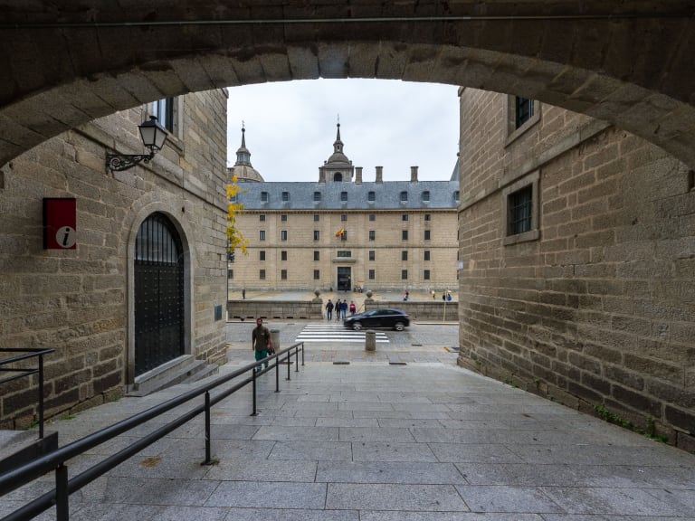 マドリード近郊のサン・ロレンソ・デ・エル・エスコリアルを訪れましょうspain.info