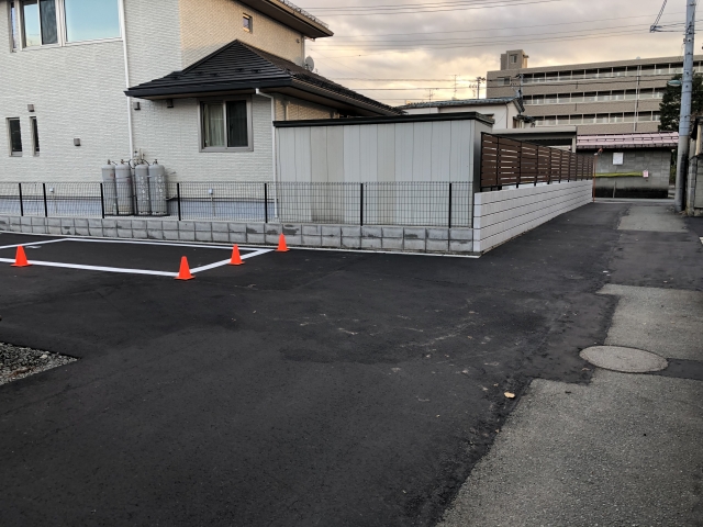 ☆もみじ公園☆ 山形市にあるもみじ公園では、紅葉が見頃を迎えています! もみじ公園は、山形市内有数の紅葉の名所で、池泉回遊式の庭園が絶景の紅葉スポット✨✨園内には、中央公民館分館「清風荘」・茶室「宝紅庵」が併設されており、厳かな和の雰囲気を醸し出してい