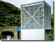 トンネルの「非常口」はどこに繋がる？整備工事に記者が同行「中の様子と意外な役割」が明らかに