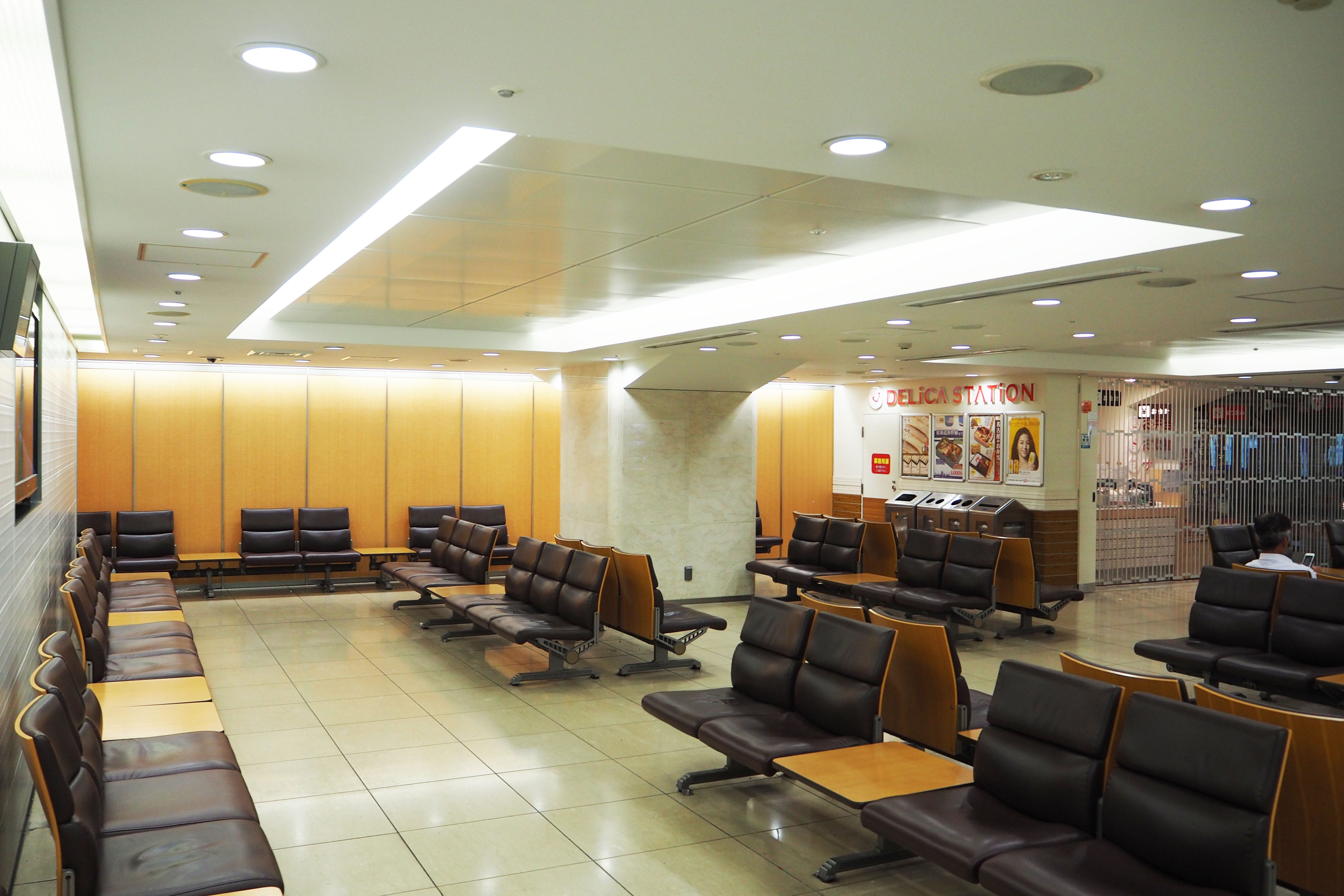 館内の滞在時間を最小限にする目的で休憩スペースを削減 - 名駅経済新聞