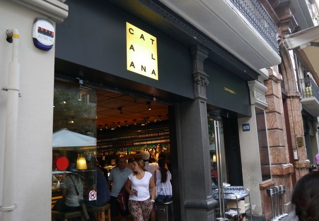 旅食 バルセロナでタパスを食べるなら「セルベセリア・カタラナ Cerveceria