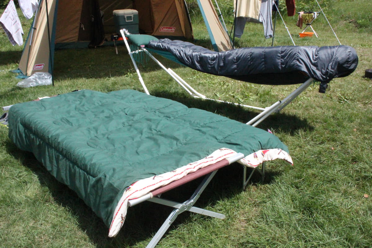 キャンプ椅子にカビ！？アウトドアチェアの正しいカビ取り方法と再発防止策をプロが解説