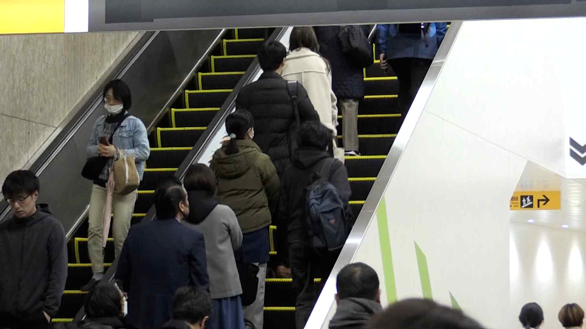 エスカレーターの片側を歩く人はブロックしていい 医師が｢片側空けはマナーではなく因習｣と断ずる理由 そもそも健常者が速く上がるための装置ではないPRESIDENT Online