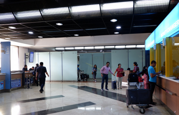 ジャカルタ スカルノハッタ国際空港ターミナル３からターミナル２へスカイトレインを使って移動-旅行記