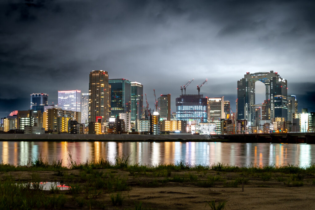 大阪を一望できる話題の絶景スポット「梅田スカイビル・空中庭園展望台」 - Tripa トリパ 旅のプロがお届けする旅行に役立つ情報