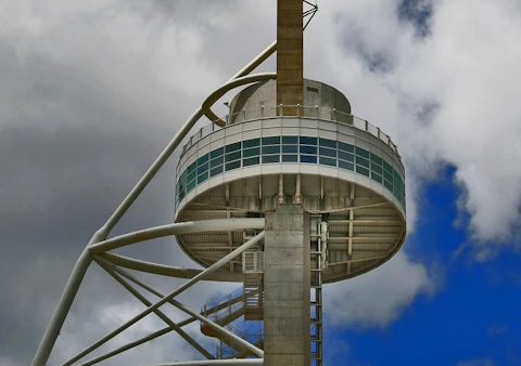 夜のバイシャ地区でコルメシオ広場やサン・ジュスタのエレベーターを眺める-ポルトガル旅行記49