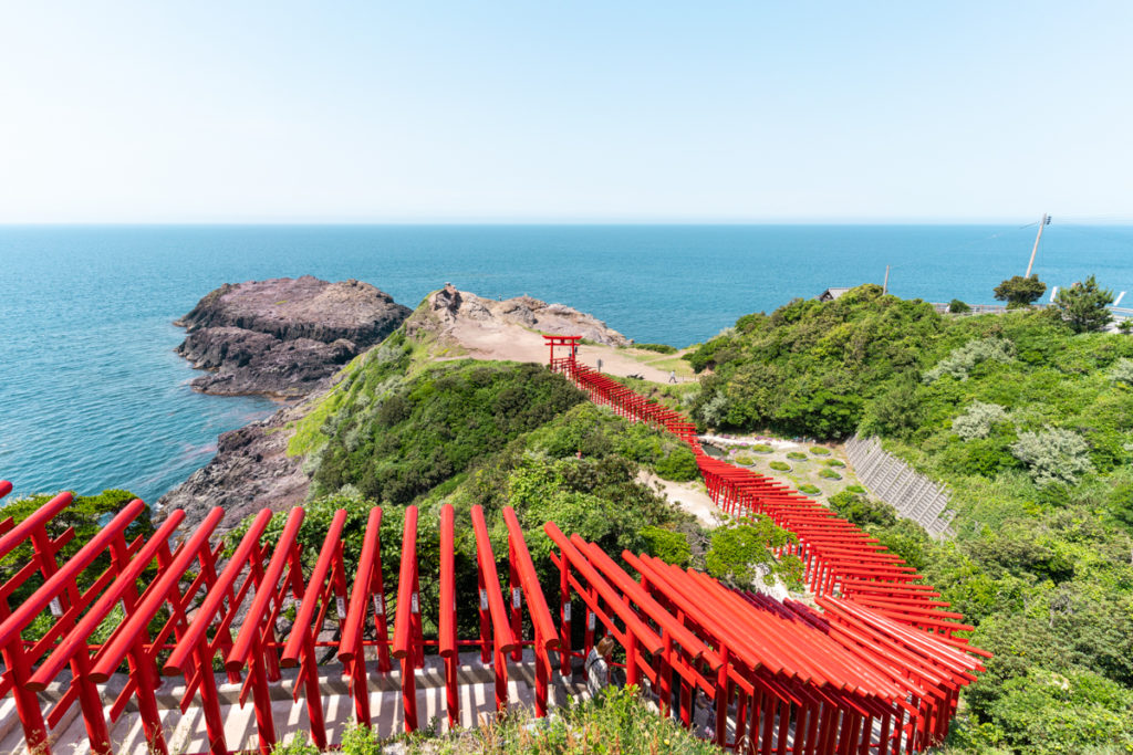元乃隅神社」までやどまる美祢から車で1時間！ 元乃隅神社から角島までは車40分– やどまる美祢