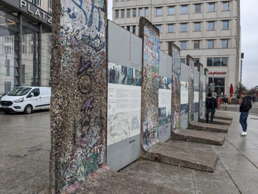 最新 チェックポイント・チャーリー -