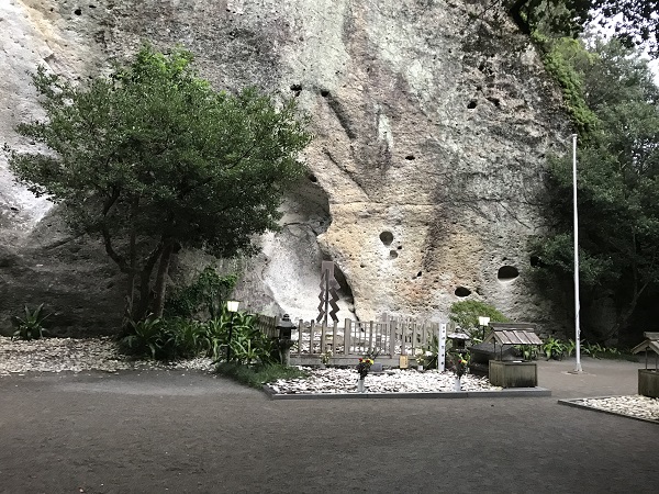 世界遺産「花の窟神社 花窟神社産田神社」はイザナミ生死の場所-熊野詣-やんまあ