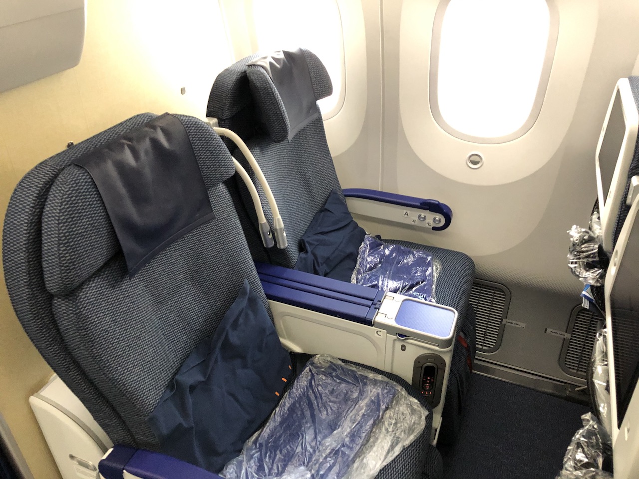 ANA B777-300ER 212席 エコノミークラス