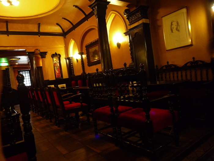 京都の老舗喫茶店をめぐる旅。クラシックの流れるフランソア喫茶室。かもめと街