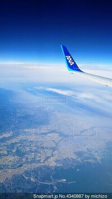 飛行機の窓の写真素材写真素材なら「写真AC」無料 フリー ダウンロードOK