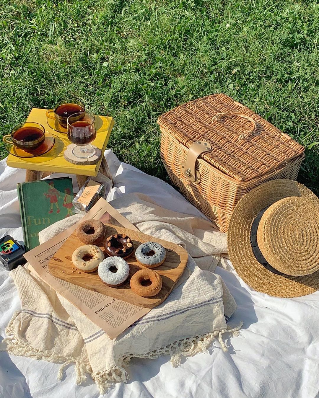 100円ショップのアイテムでこんなに可愛くなるならやるしかなくない？🌷ピクニックおしゃピク春ピクニックお花見ピクニック弁当ピクニックデートお花見デートサンドウィッチ