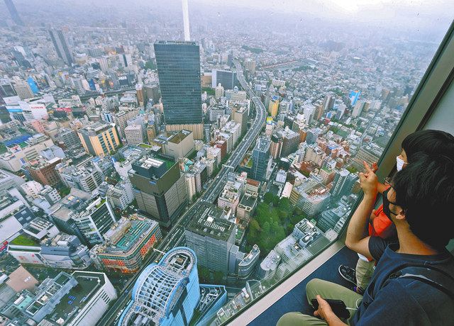 東京・池袋 真っ暗な「サンシャイン60展望台」秋の月と都会の夜景に浸るIGNITE イグナイト