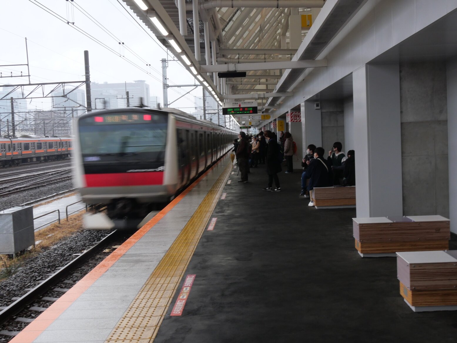 京葉線「幕張豊砂駅」公開 25年ぶり新駅は“イオン直結”だけじゃない！ かなりの超レア構造とは乗りものニュース