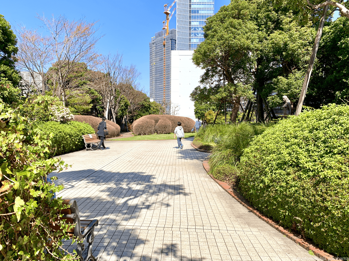 雨上がり、JR横浜タワー屋上広場「うみそらデッキ」とその周辺tamaga wa