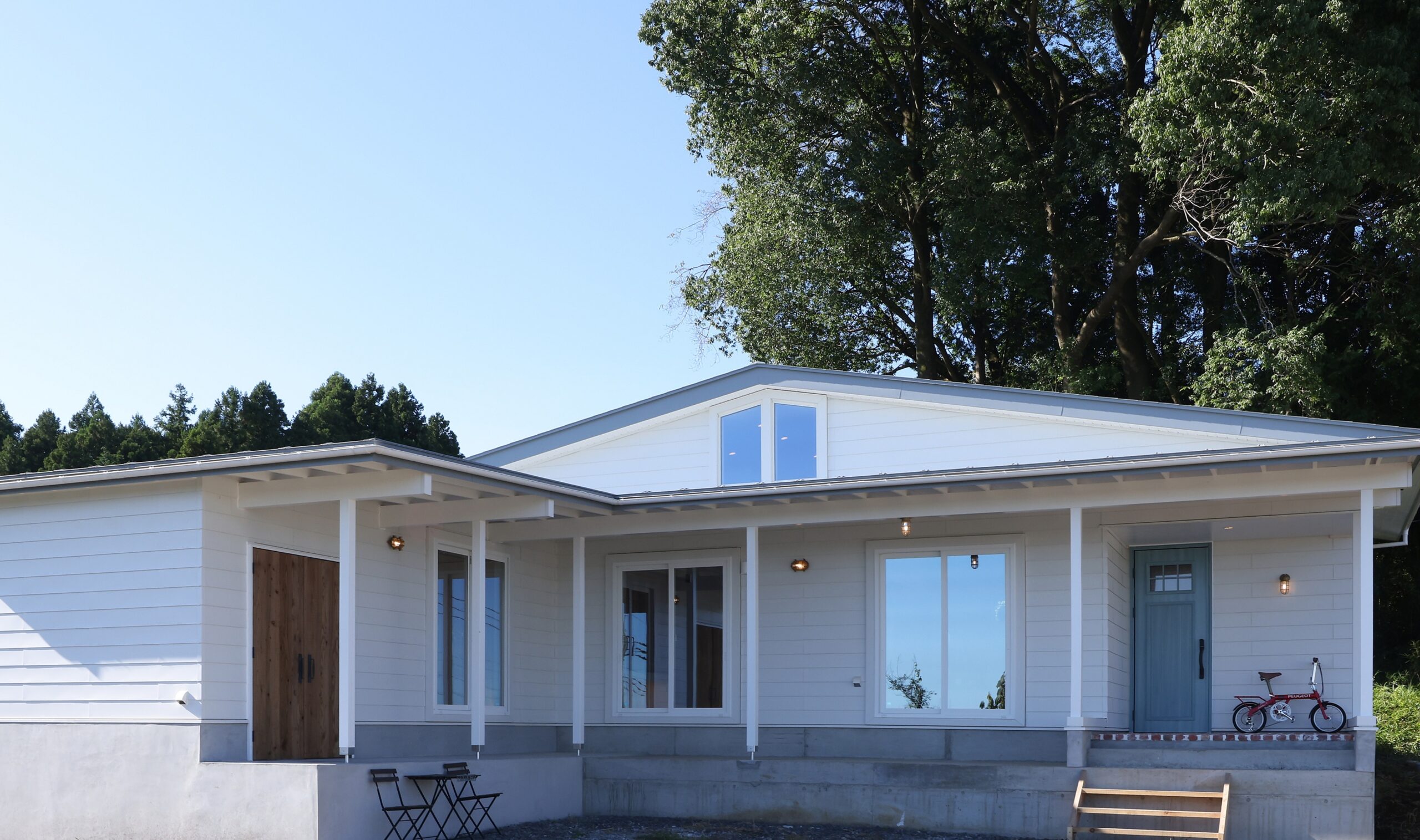 アメリカ西海岸の風と息吹を感じる 平屋の本格派サーファーズハウス -