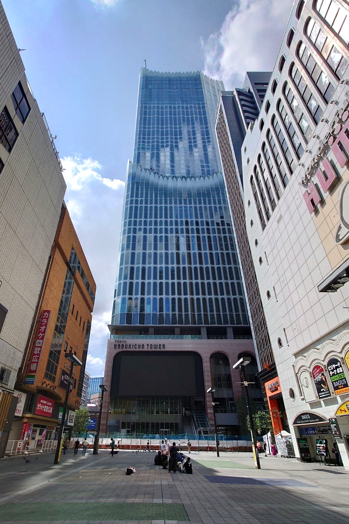 きらびやか「東急歌舞伎町タワー」開業、オフィスなし超高層エンタメ施設の全貌日経クロステック xTECH