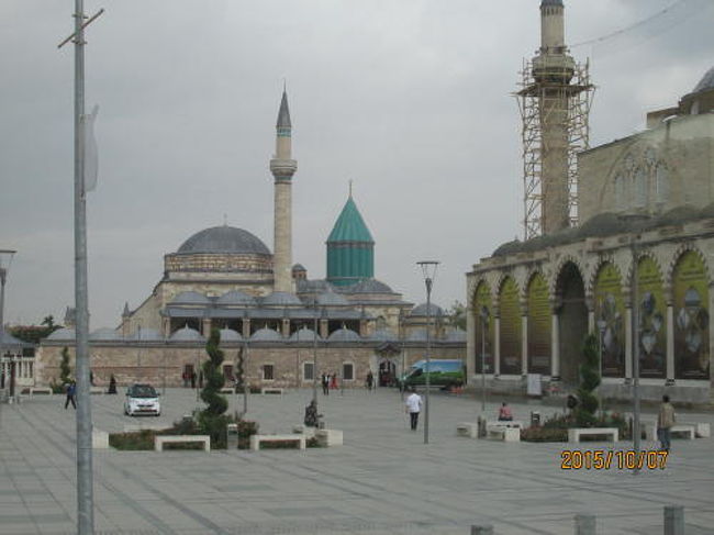 コンヤのセリミエモスク。メヴラーナ博物館が横にあります。コンヤはスーフィーの巡礼地です。トルコ、コンヤ市のランドマークの写真素材・画像素材 Image178988854