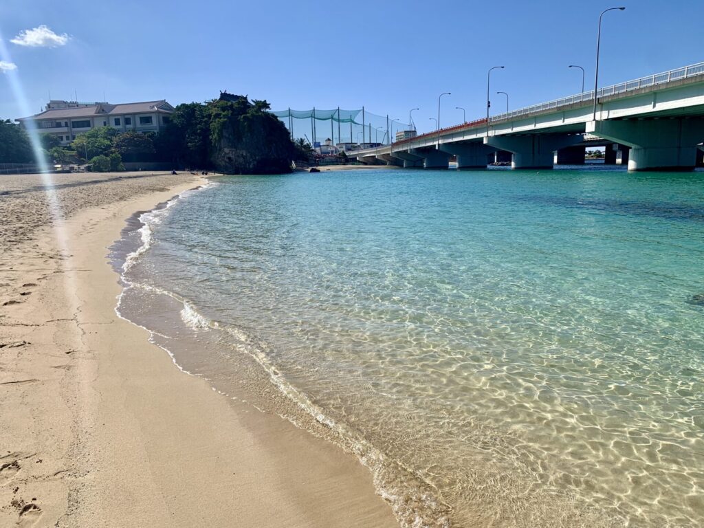 波の上ビーチ・若狭側 なみのうえビーチわかさがわ 空港から直行10分、気軽に行ける那覇市のビーチたびらい