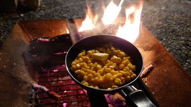 ソロキャンプで直火料理をしよう！調理がしやすい焚火台７選！ - 格安^^キャンプへＧＯ～