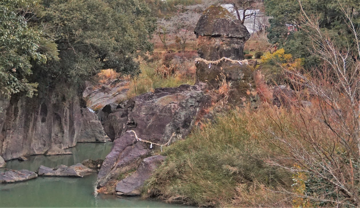 女の穴の中」に「男根」がスポっとハマっている奇跡の『男女岩』日本秘境探訪 即身仏・五重塔・三重塔・一之宮・滝・棚田・墓・元寇史跡・聖地巡礼