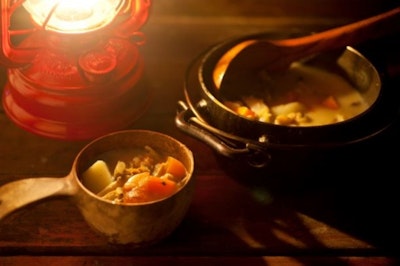 冬キャンプ♪焚き火を囲んでわいわい食べたいおすすめ料理＊キナリノ